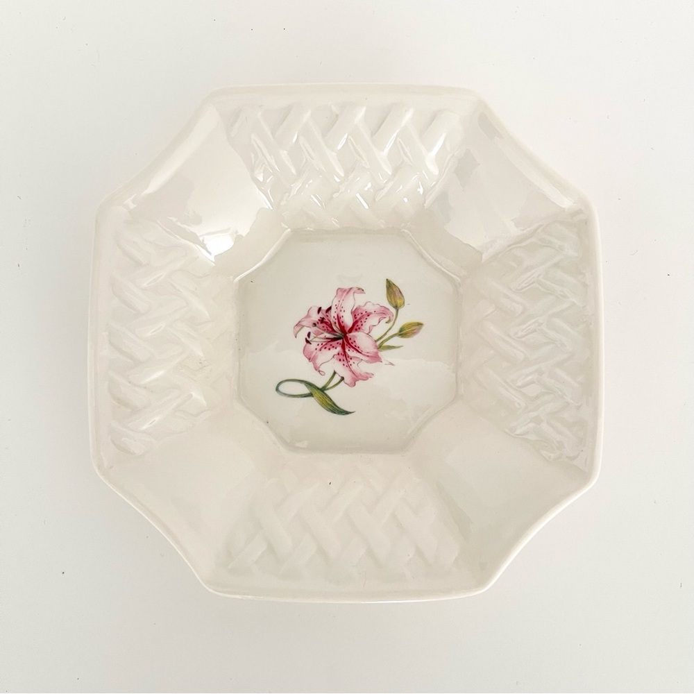 Vintage Belleek Porcelain Square Dish Plate Country Trelis Flower Lily Ireland